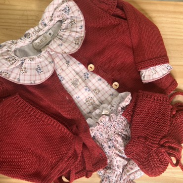 CONJUNTO CHAQUETA, CAPOTA Y PATUTOS