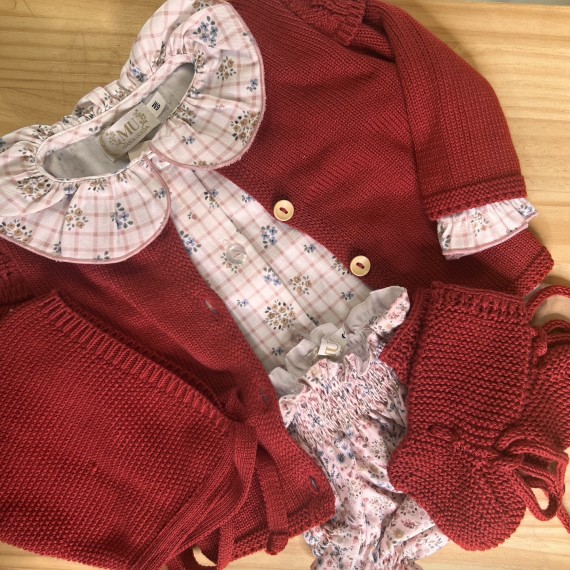 CONJUNTO CHAQUETA, CAPOTA Y PATUTOS